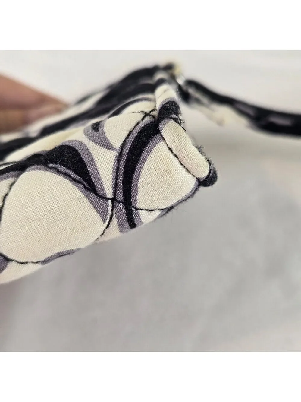 Vera Bradley Black White Gray Cotton Quilted Wallet Wristlet Turnlock Closure - Picture 7 of 11